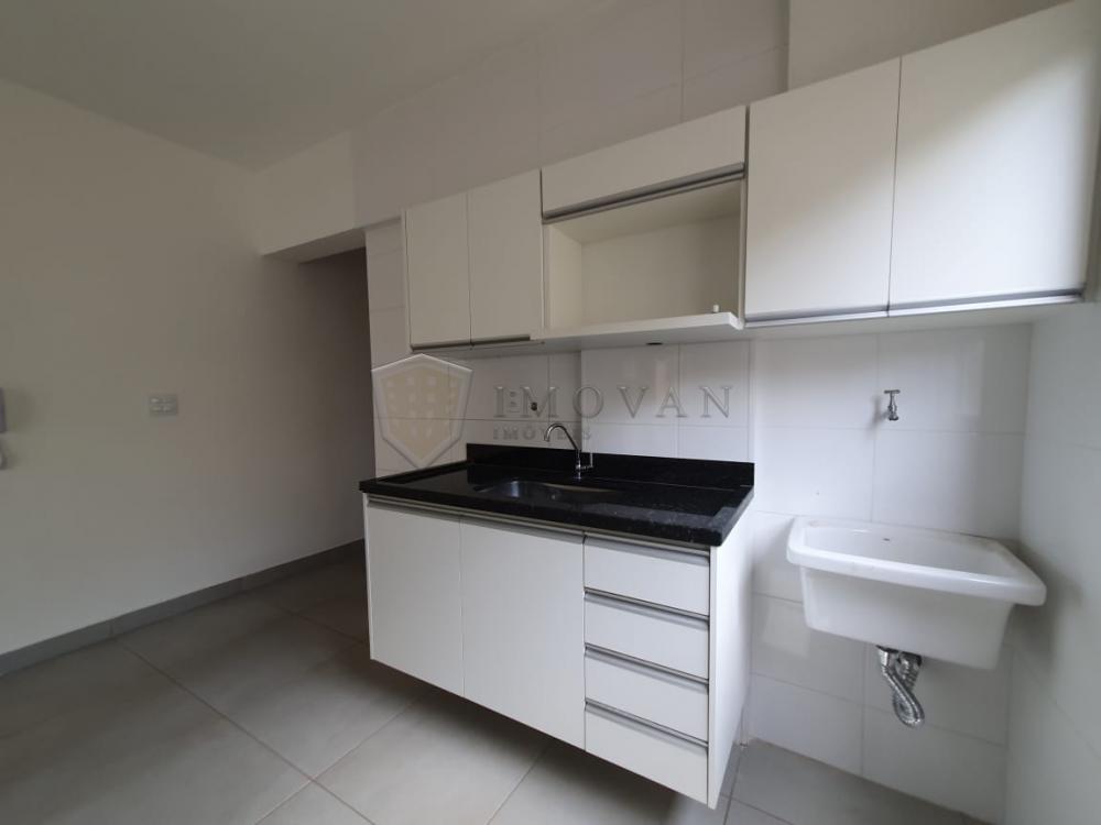 Alugar Apartamento / Padrão em Ribeirão Preto R$ 900,00 - Foto 2