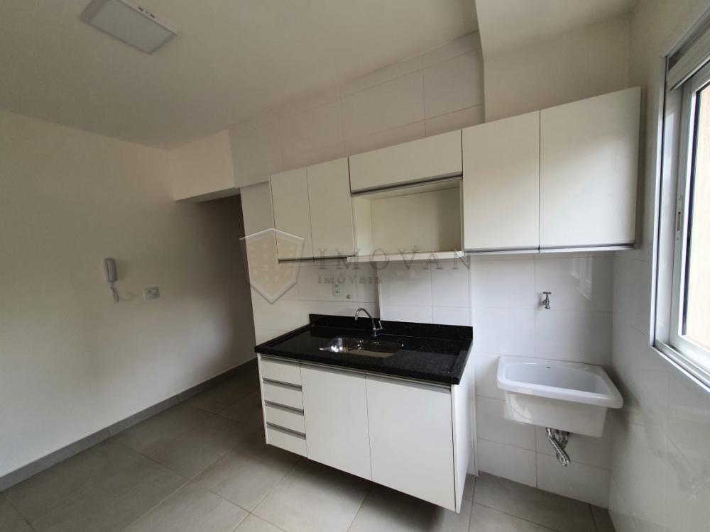 Alugar Apartamento / Padrão em Ribeirão Preto R$ 900,00 - Foto 2