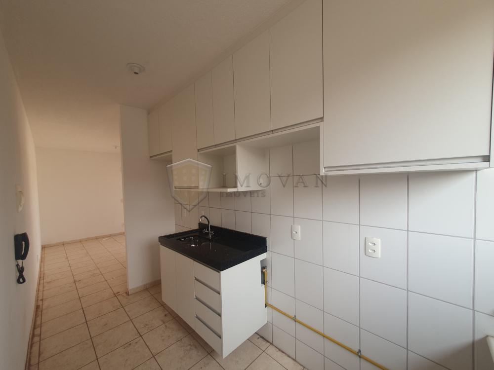 Alugar Apartamento / Padrão em Ribeirão Preto R$ 900,00 - Foto 2