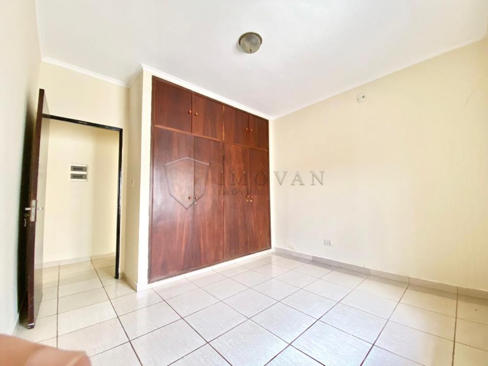 Alugar Casa / Padrão em Ribeirão Preto R$ 1.750,00 - Foto 4