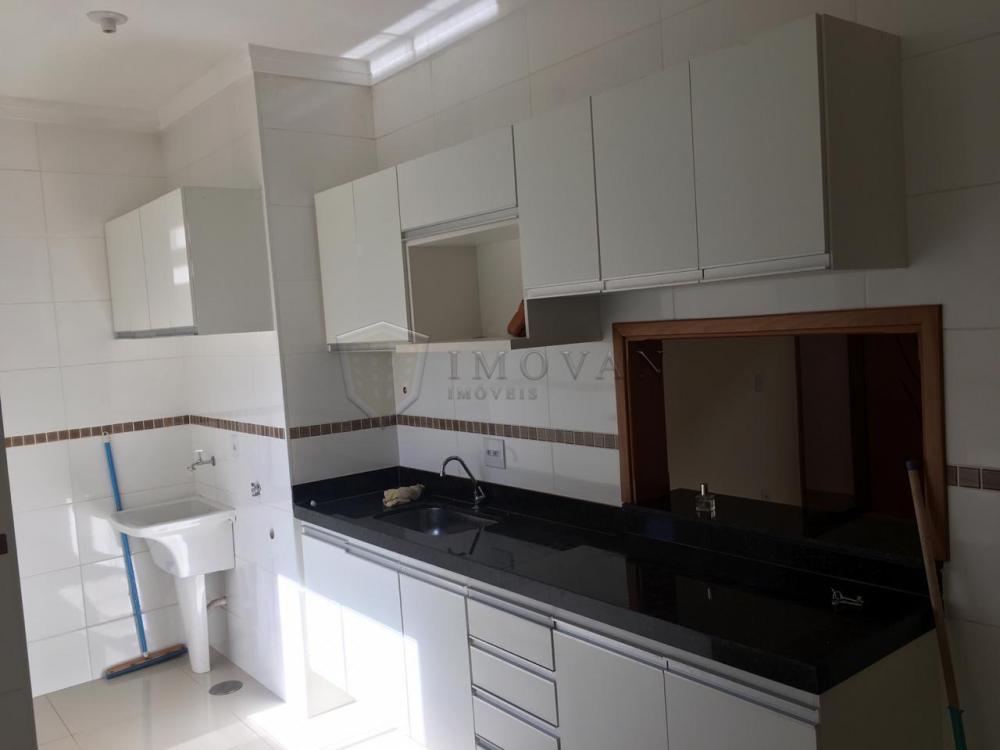 Alugar Apartamento / Padrão em Ribeirão Preto R$ 1.600,00 - Foto 1