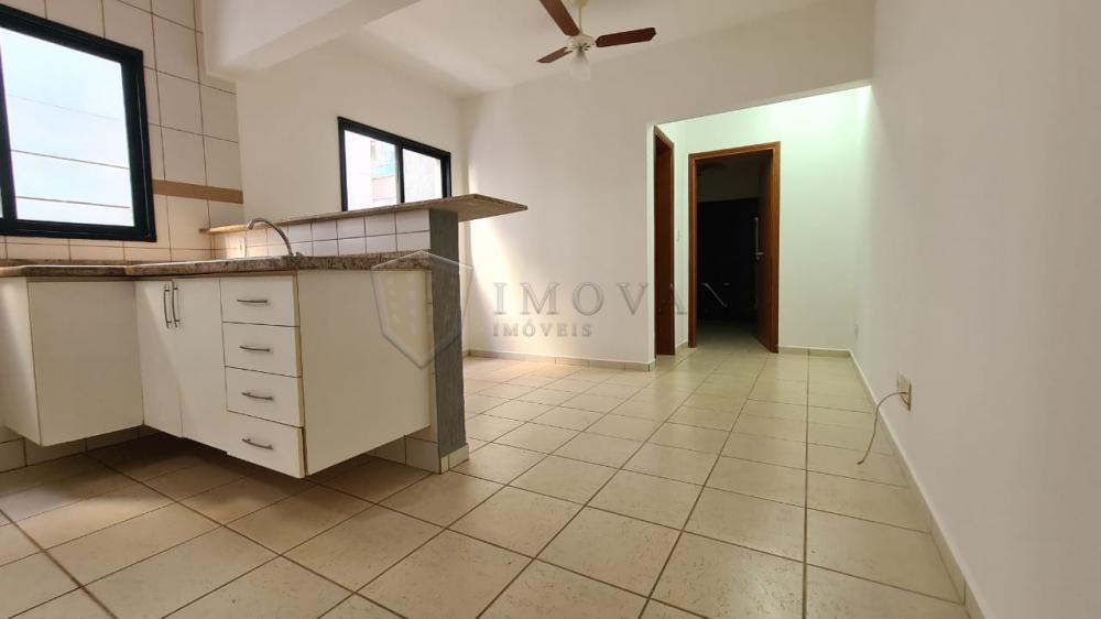 Alugar Apartamento / Padrão em Ribeirão Preto R$ 900,00 - Foto 2