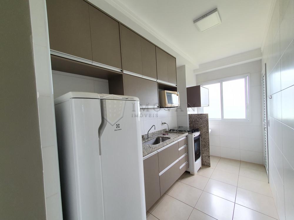 Alugar Apartamento / Padrão em Ribeirão Preto R$ 1.950,00 - Foto 2