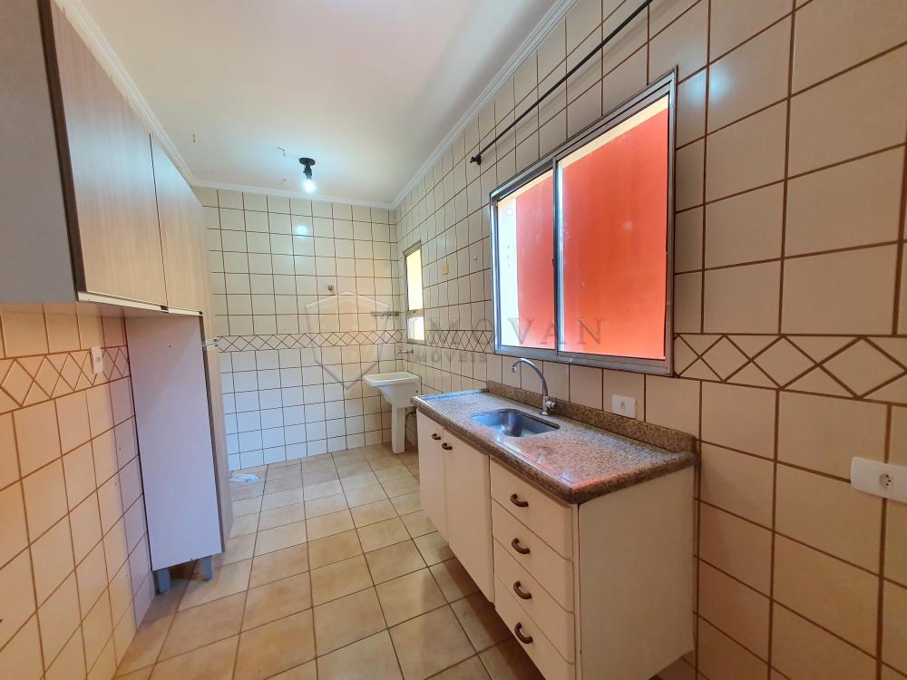 Alugar Apartamento / Padrão em Ribeirão Preto R$ 700,00 - Foto 2