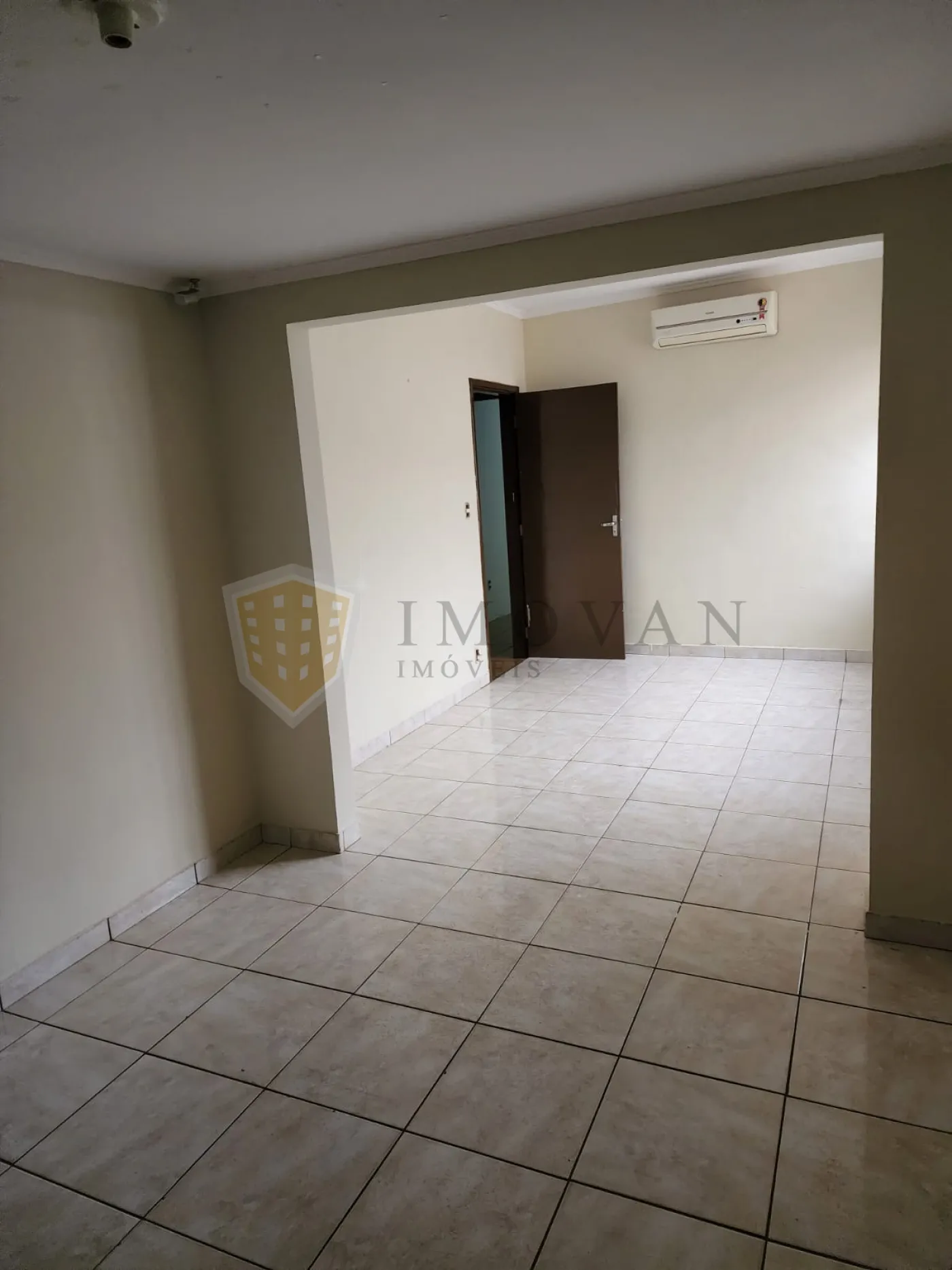 Alugar Casa / Padrão em Ribeirão Preto R$ 3.000,00 - Foto 2