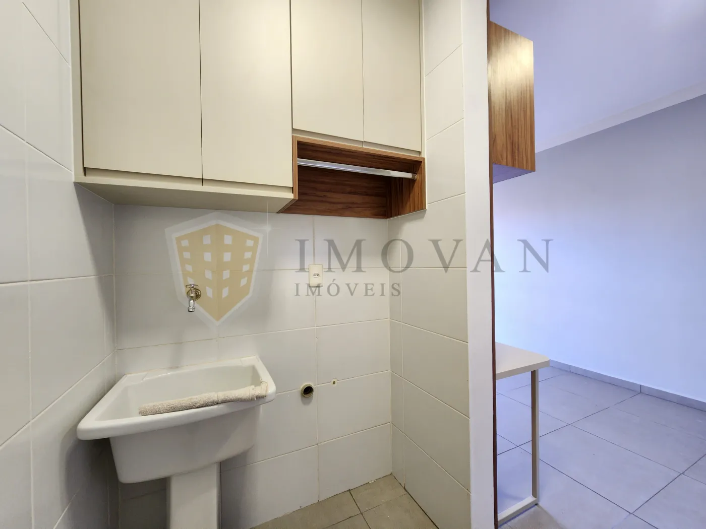 Alugar Apartamento / Padrão em Ribeirão Preto R$ 1.250,00 - Foto 4