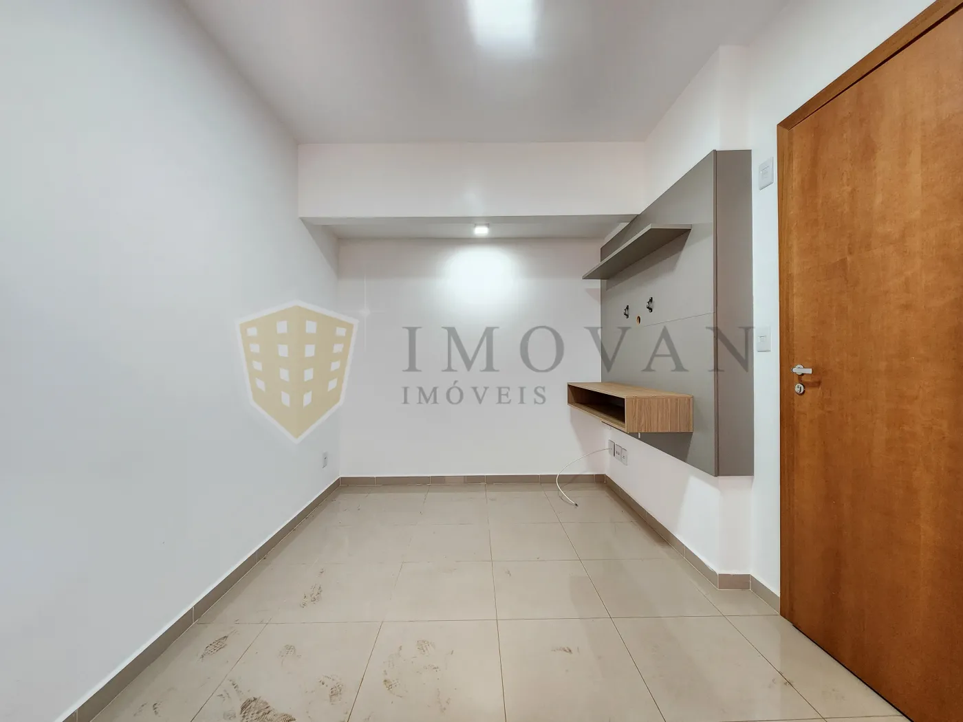 Alugar Apartamento / Padrão em Ribeirão Preto R$ 1.670,00 - Foto 2