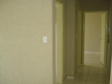 Alugar Apartamento / Padrão em Ribeirão Preto R$ 650,00 - Foto 4