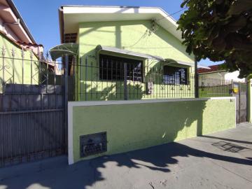Alugar Casa / Padrão em Mococa. apenas R$ 950,00