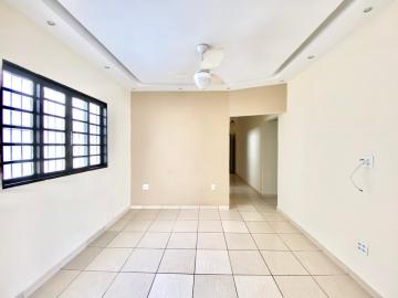 Alugar Casa / Padrão em Ribeirão Preto R$ 1.750,00 - Foto 2