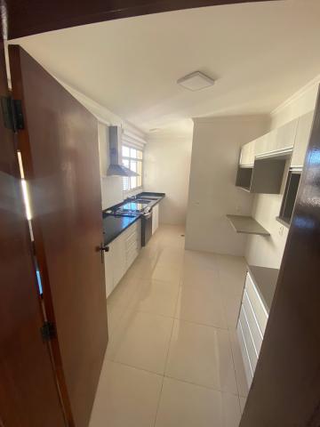 Alugar Apartamento / Padrão em Ribeirão Preto R$ 1.600,00 - Foto 4