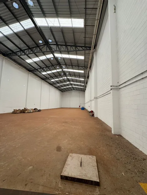 imagem 1 - Galpão Comercial 1.240m² disponível para locação imagem 1 - Galpão Comercial 1.240m² disponível para locação